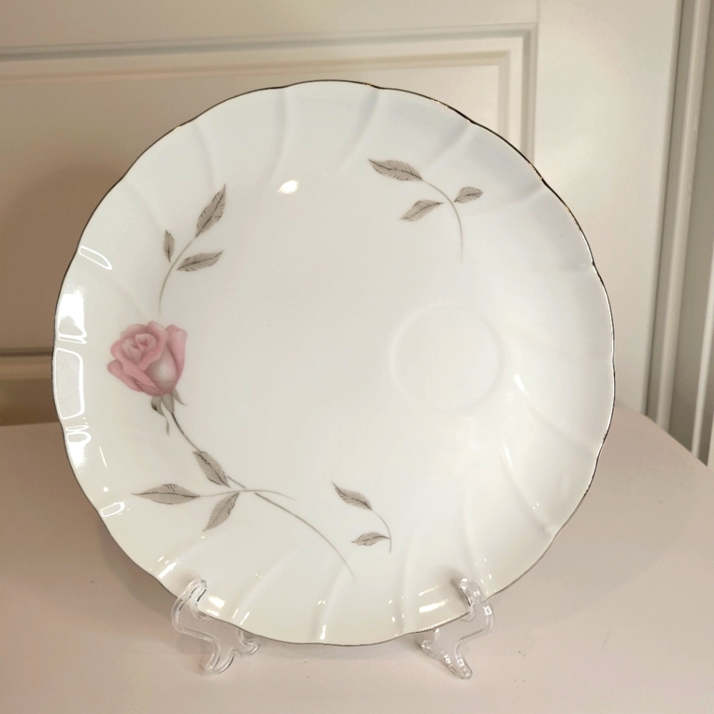 Vintage Laurel China Luncheon Snack Plates Gladys 402 Set Of 2